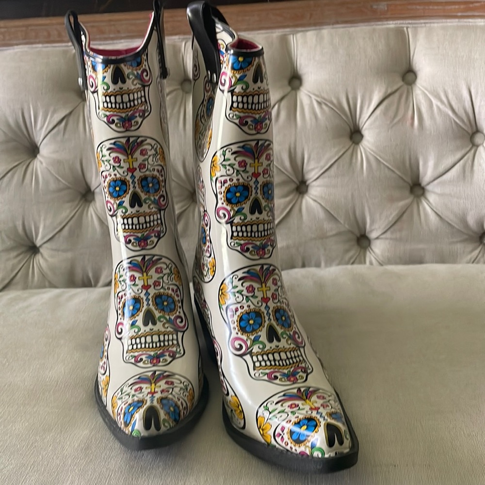 Size 9 rubber rain cowgirl boots